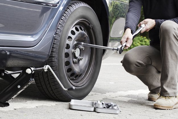 How to Change A Tire Safely