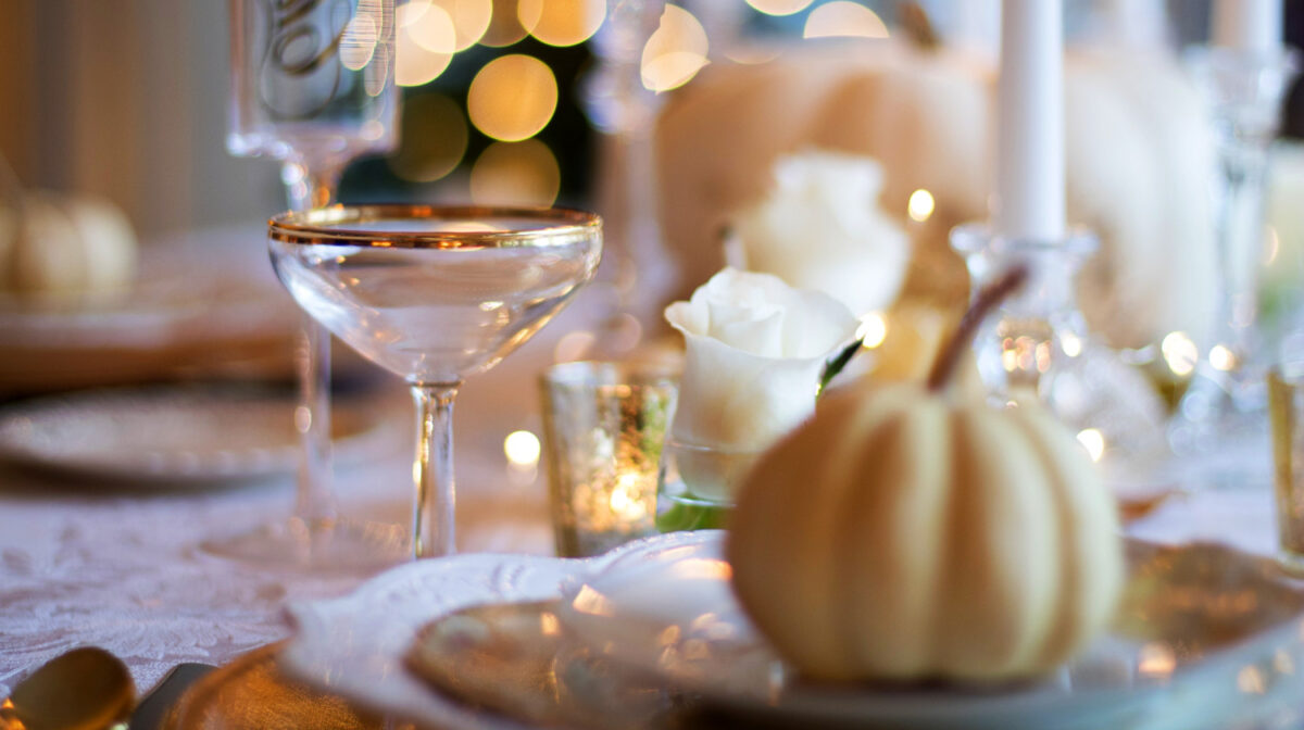 20 Thanksgiving Table Settings And Decor Ideas To WOW Your Guests
